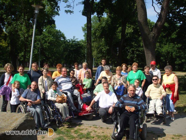 Mozgássérült Fiatalokért Alapítvány - Mozgássérültet segítése, támogatása